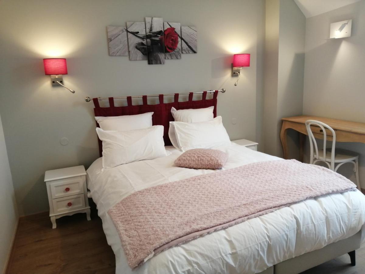 Chambre D'Hotes Le Domaine Des Hirondelles Champcenest Exterior foto
