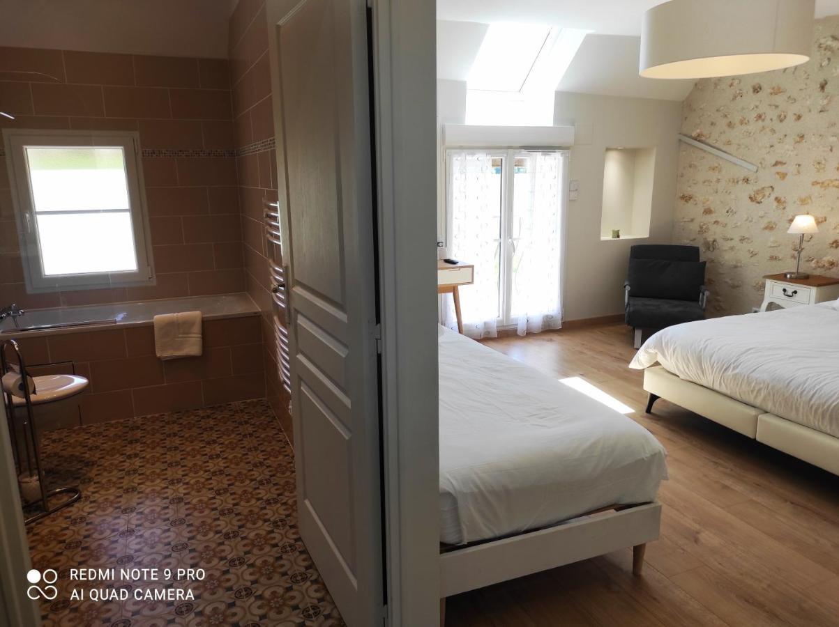 Chambre D'Hotes Le Domaine Des Hirondelles Champcenest Exterior foto