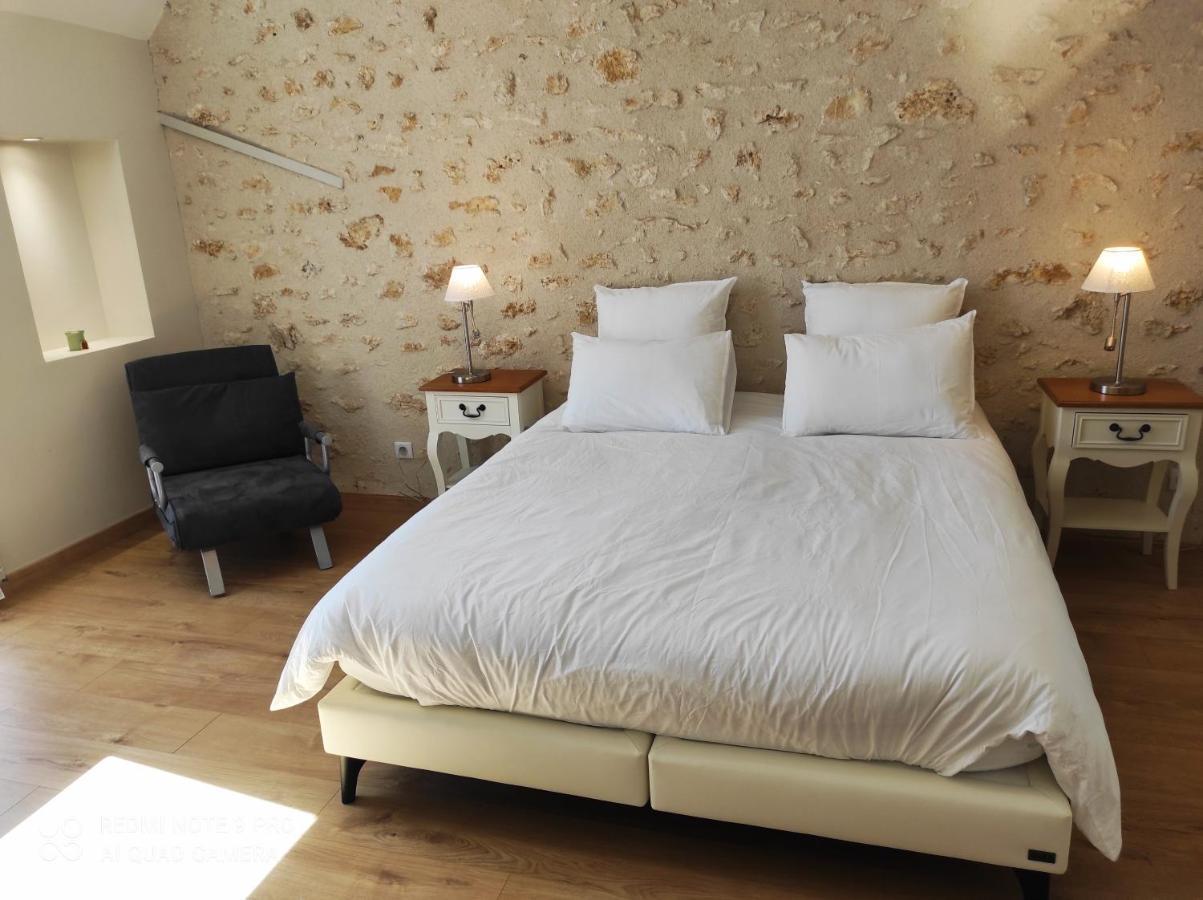 Chambre D'Hotes Le Domaine Des Hirondelles Champcenest Exterior foto