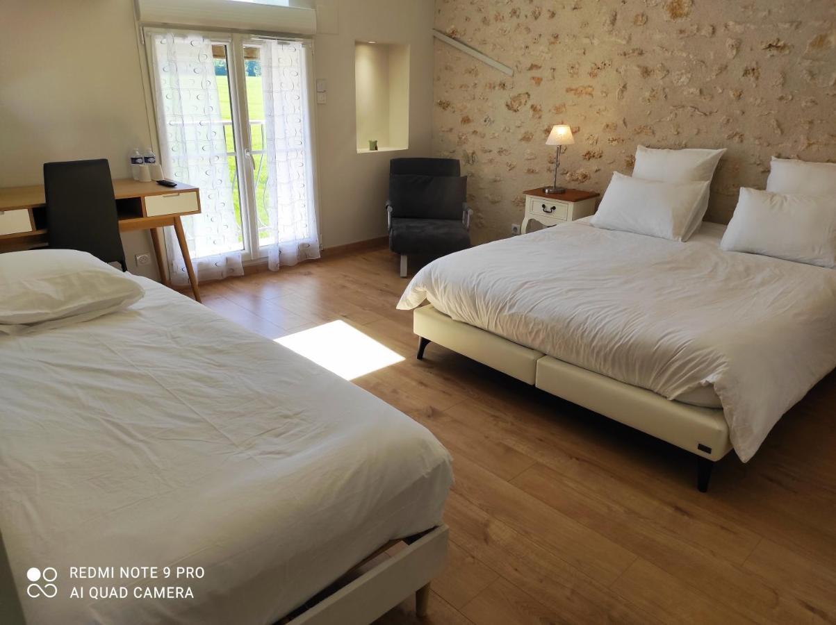 Chambre D'Hotes Le Domaine Des Hirondelles Champcenest Exterior foto