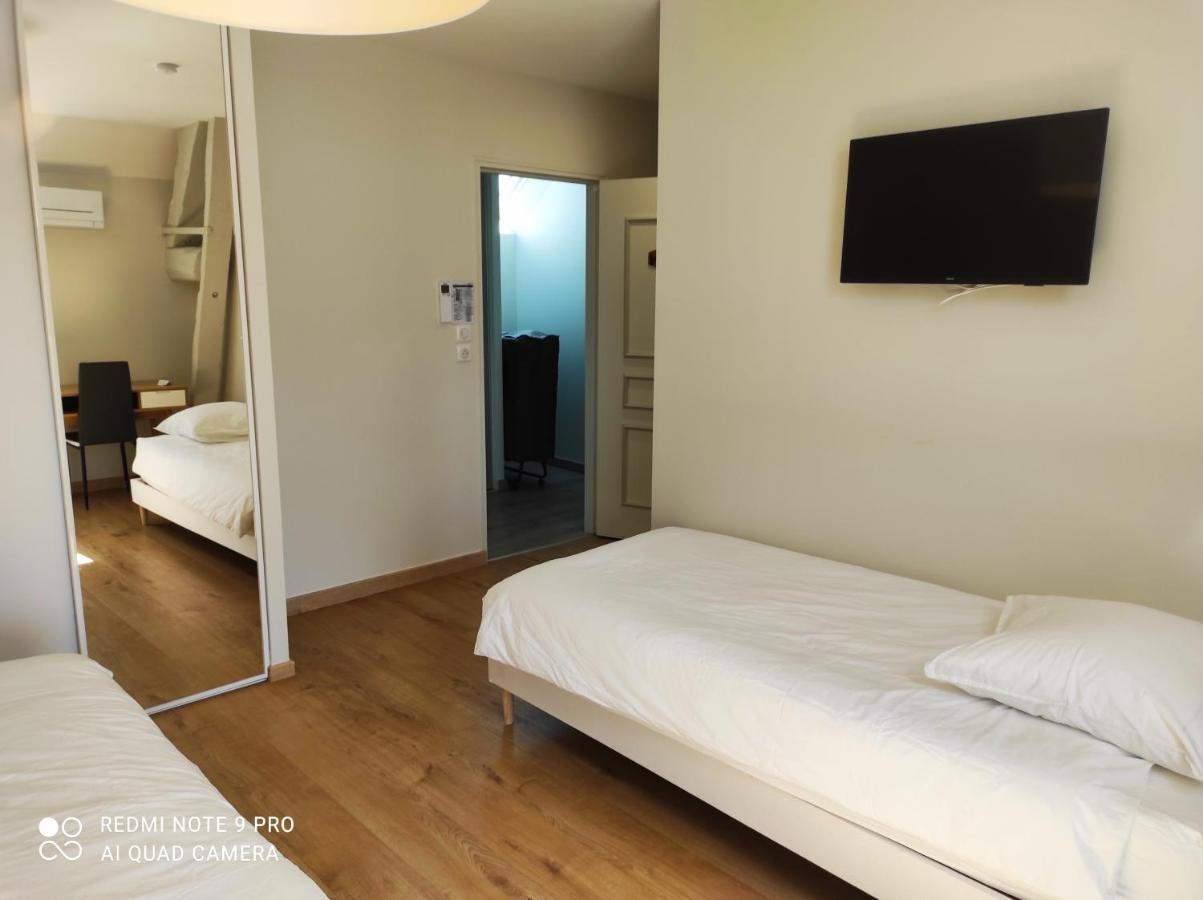Chambre D'Hotes Le Domaine Des Hirondelles Champcenest Exterior foto