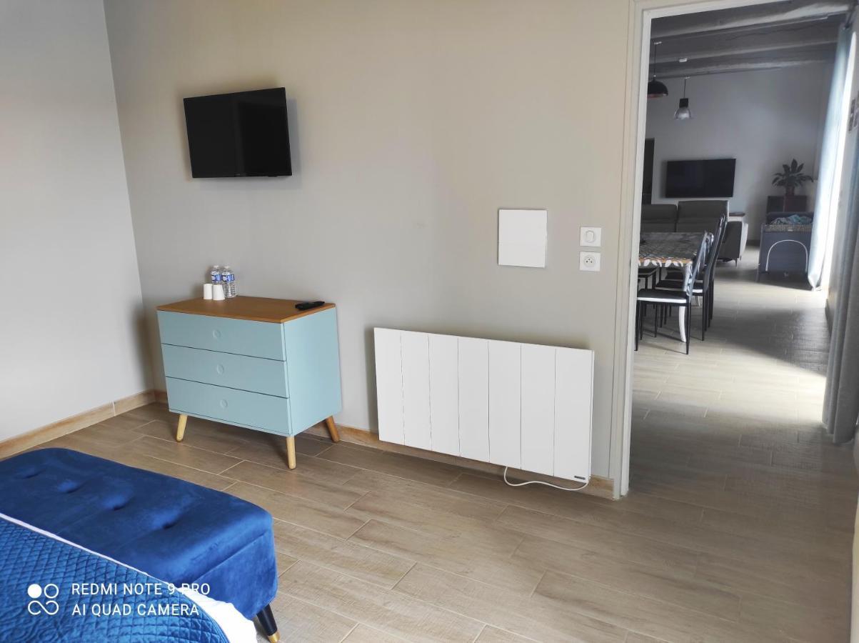 Chambre D'Hotes Le Domaine Des Hirondelles Champcenest Exterior foto
