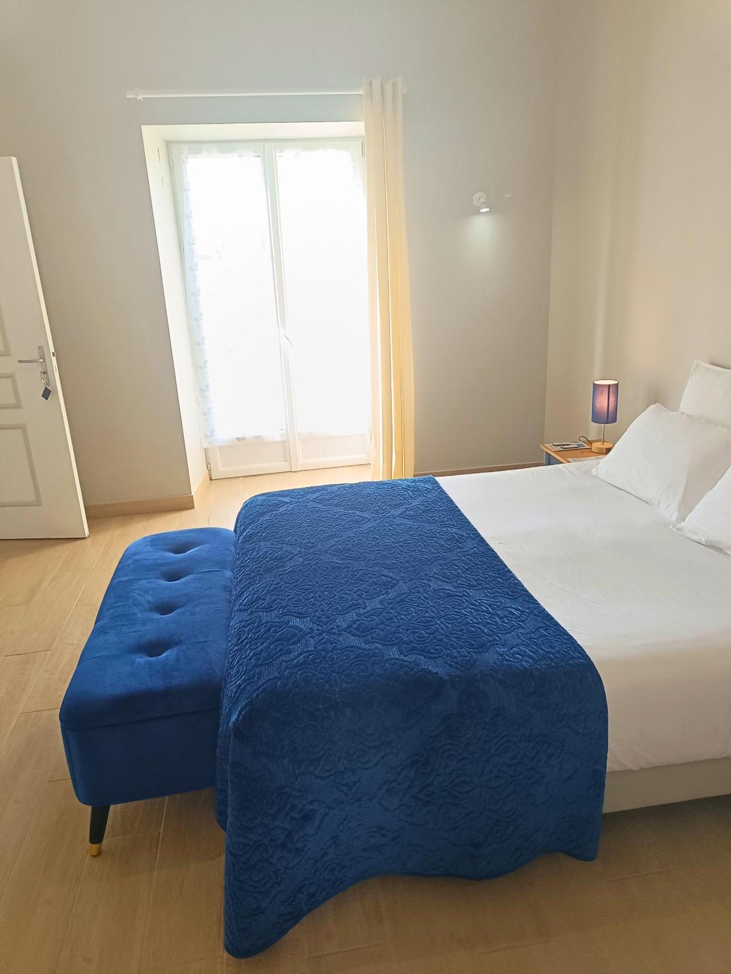 Chambre D'Hotes Le Domaine Des Hirondelles Champcenest Exterior foto