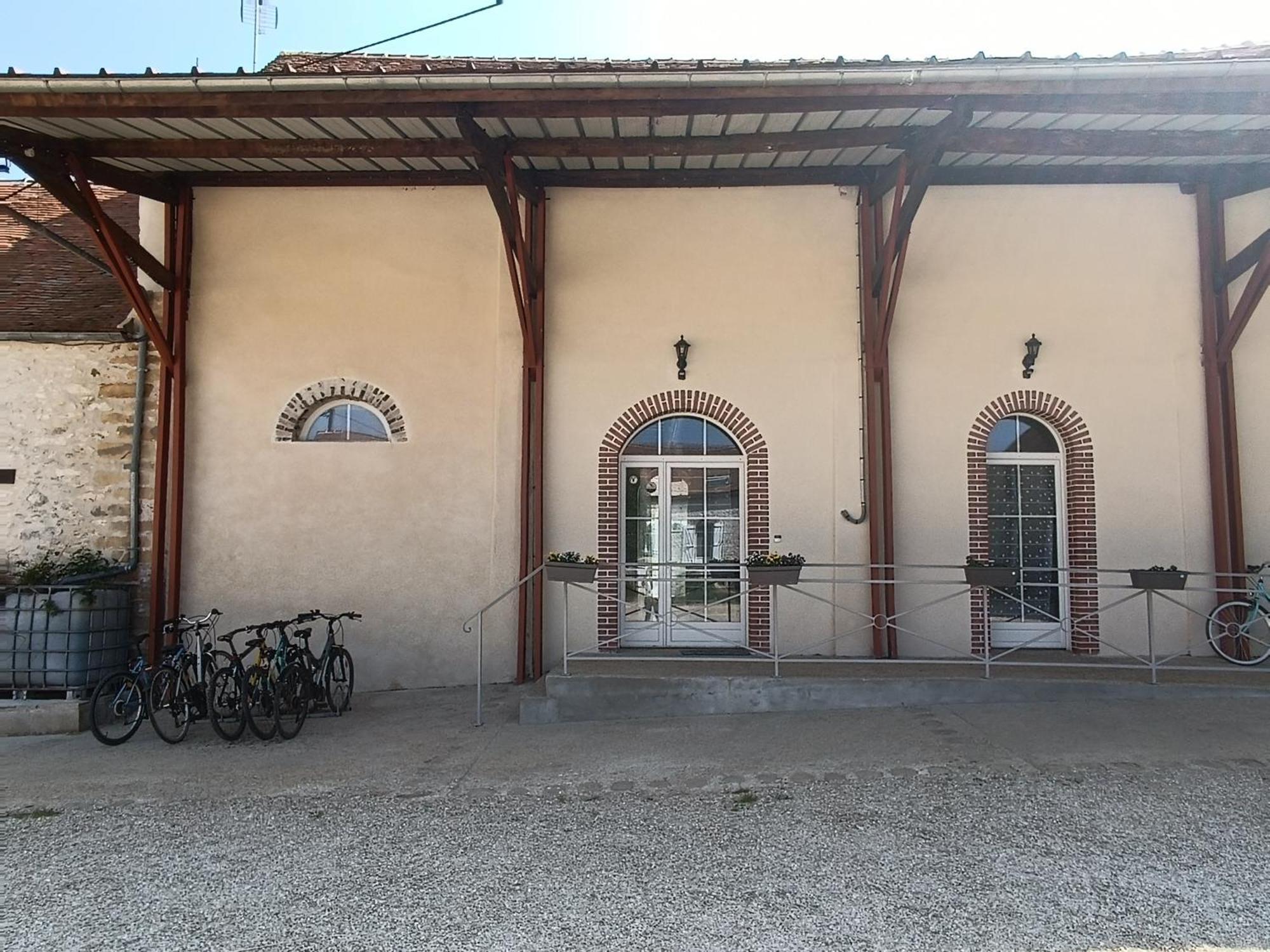 Chambre D'Hotes Le Domaine Des Hirondelles Champcenest Exterior foto