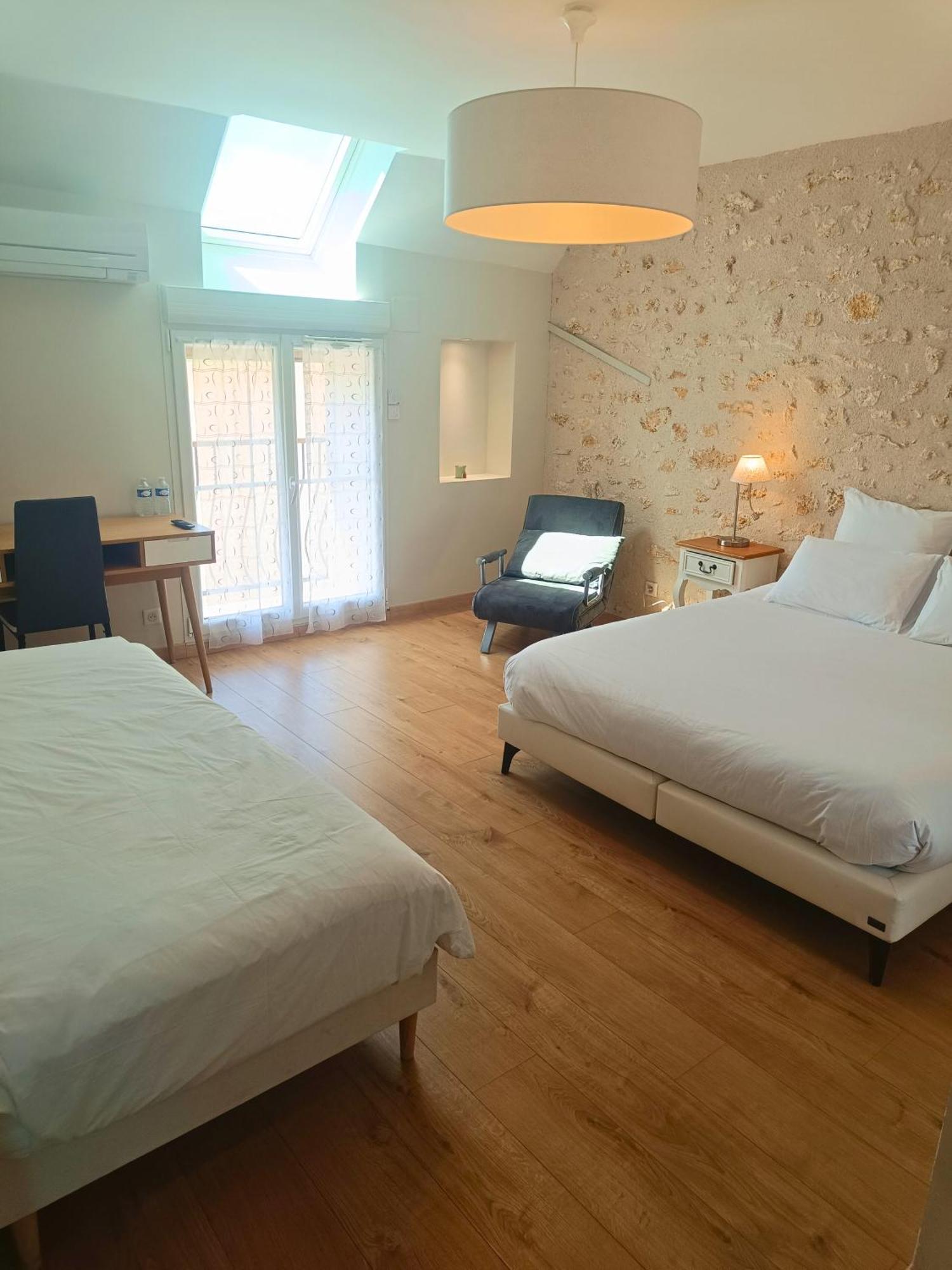 Chambre D'Hotes Le Domaine Des Hirondelles Champcenest Exterior foto